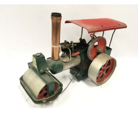 WILESCO 'Old Smokey' Live Steam Traction Engine with Burner. Good.
