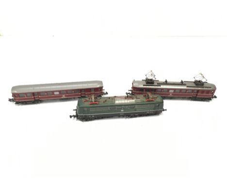 GRAHAM FARISH 2 x Steam Locomotives - GF Bachmann 372-602 LNER Green V2 2-6-2 'Coldstreamer' (Excellent) and GF UK 1806 LMS B