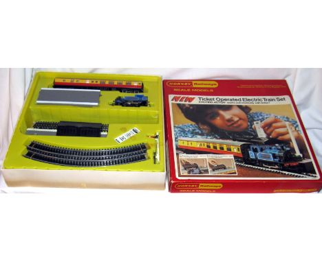 HORNBY RS616 Take-a-Ticket Train Set containing an Electric 0-4-0T, Coach, Station with operating Signal, Platform Accessorie
