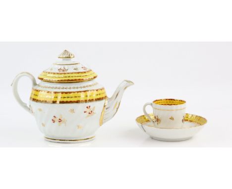 Early 19th century Chamberlain's Worcester teapot, marked in gilt under the cover, warranted 219, 18cm with matching cup and 