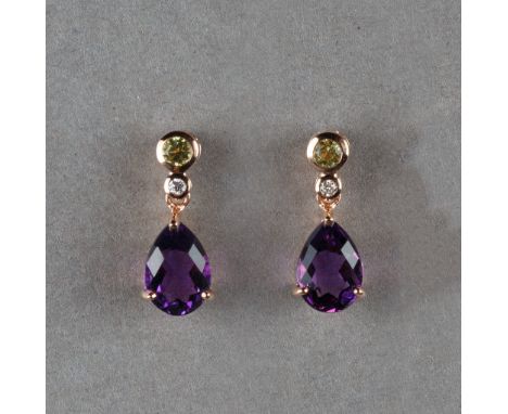 Paar Amethyst-Ohrstecker mit kleinen Brillanten und Peridots. Fassung 14 ct. Roségold