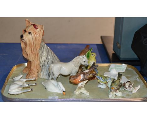 TRAY WITH ASSORTED ANIMAL ORNAMENTS, BESWICK, GOEBEL ETC     