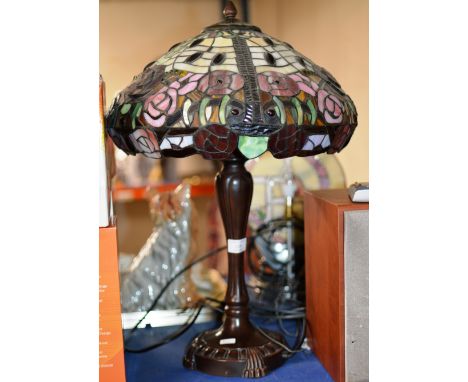 DECORATIVE TABLE LAMP WITH TIFFANY STYLE SHADE     