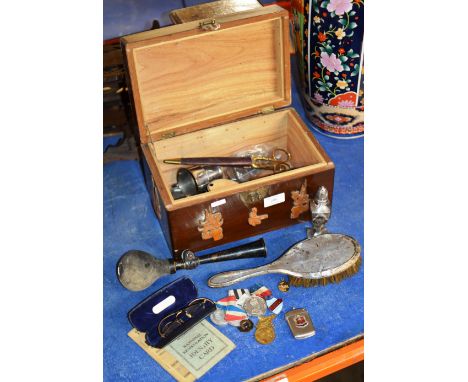 CHINESE WOODEN BOX WITH SILVER BRUSH, ORNATE SCISSORS, VARIOUS BADGES, NOVELTY CAR HORN, OLD SPECTACLES, VESTA CASE ETC     