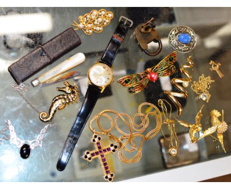 ASSORTED COSTUME JEWELLERY, VINTAGE GENT'S WRIST WATCH, SILVER BLADED FRUIT KNIFE, CLADDAGH CROSS PENDANT MARKED 585, CELTIC 