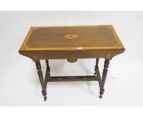 A VERY FINE EDWARDIAN MAHOGANY AND SATINWOOD CROSSBANDED FOLD OVER CARD TABLE the rectangular hinged top with central inlaid 