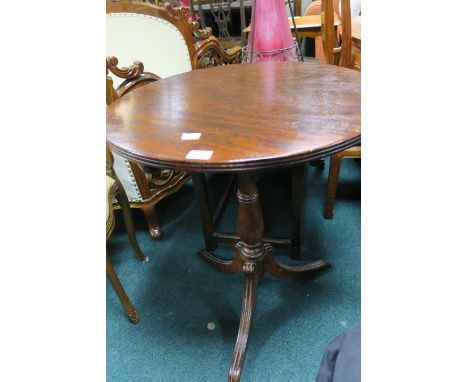 A GEORGIAN MAHOGANY SNAP TOP OCCASSIONAL TABLE, the circular top with reeded rim above a baluster column on tripod support.