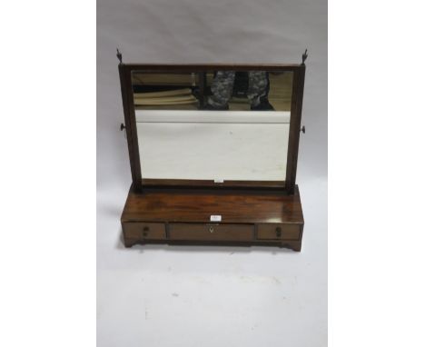 AN EARLY 20th CENTURY MAHOGANY DRESSING TABLE MIRROR the rectangular framed plate between rectangular fluted columns headed b