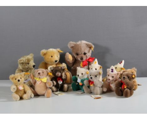 Steiff Sammel Bären KonvolutSteiff Sammler Bären, teils Mohair, guter Zustand, mit Etikett, verschiedene Ausführungen und Grö
