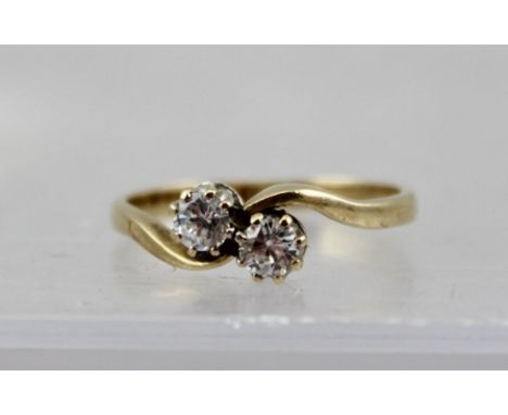 A 9CT GOLD TWO STONE CROSSOVER RING, size K 