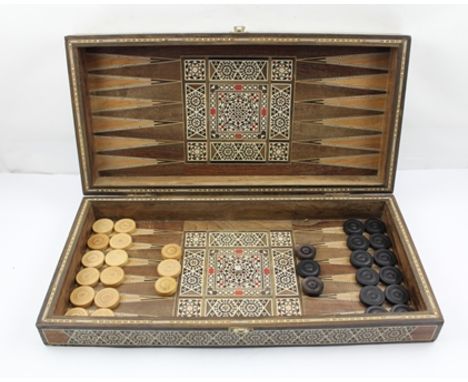 A 20TH CENTURY DAMASCUS WARE GAMES BOX, chess board to the exterior, backgammon to the interior, veneered with various hardwo