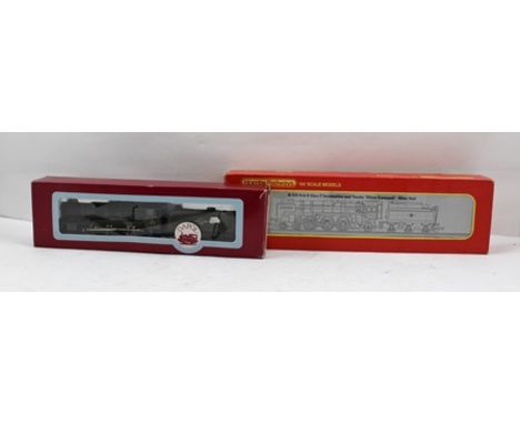 A HORNBY 00 GAUGE 4-6-2 LOCOMOTIVE No. 70013 "Oliver Cromwell", R.552 with tender in original box, together with a DAPOL 00 G