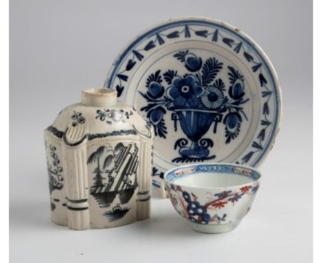 An 18th century Lowestoft porcelain 'Redgrave' pattern tea bowl, together with a later 18th century pearlware tea caddy and a