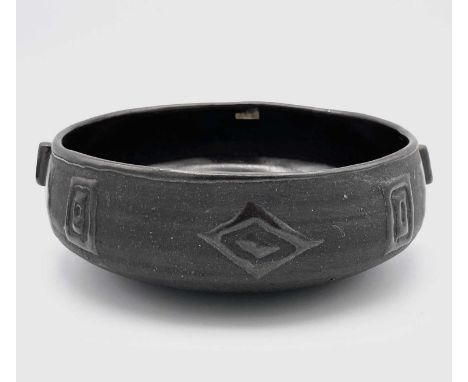 Janet LEACH (1918-1997) A St Ives Pottery stoneware bowl with tenmoko glazed interior and geometric motifs, with twin lugs, i