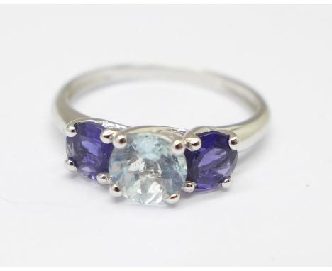 A 9ct white gold, dark and light blue stone set ring, 2.2g, O 