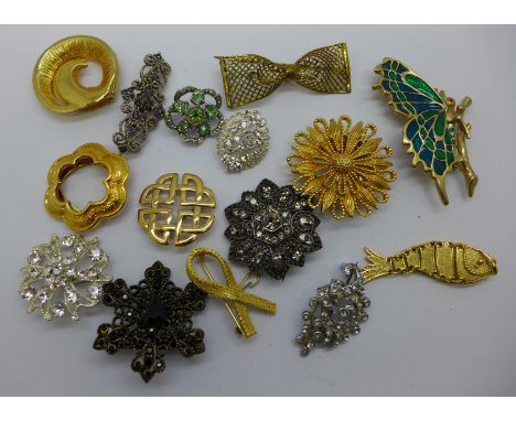 Brooches and scarf clips 