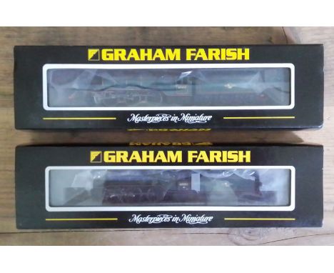 Two Graham Farish by Bachmann N gauge model engines: Green Arrow 60800 and Flying Scotsman 60103 