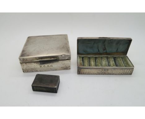 An Edwardian silver ring box, of rectangular form with hammered finish, a seven section velvet interior and a blank circular 