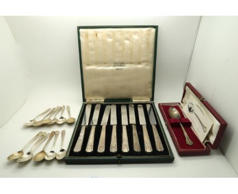 A collection of silver including silver Old English shell pattern teaspoons by Cooper Brothers Ltd, Birmingham 1919, silver S