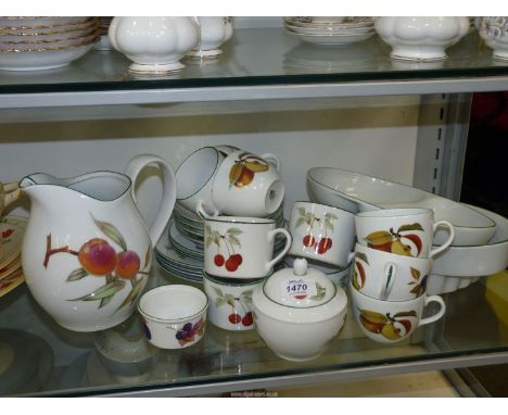 A quantity of Royal Worcester 'Evesham Vale' to include flan dish, vegetable dish, tea cups, saucers, tea plates, large milk 