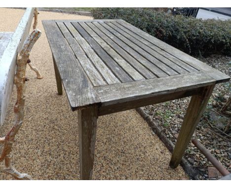 A garden bench with painted metal naturalistic supports, 180 cm wide, and a garden table 120 cm wide