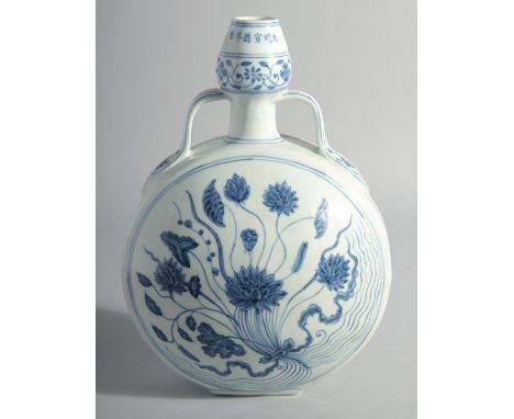 A CHINESE BLUE AND WHITE PORCELAIN TWIN HANDLE MOON FLASK, decorated with a central spray of flora, 30cm high.