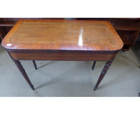 A 19th century mahogany foldover card table on turned supports - Height 74cm x Width 92cm