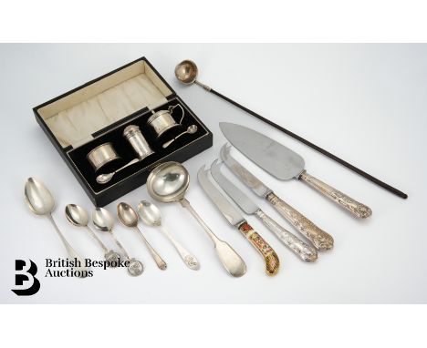 Silver cruet, comprising pepperette, mustard and salt, with a salt spoon and mustard spoon, boxed, Birmingham assay mark date