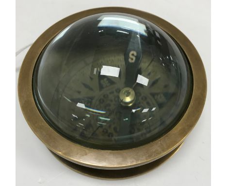 A modern brass navigating compass / magnifying glass, 8.5 cm diameter CONDITION REPORTS Glass on compass broken