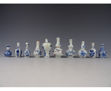 Ten chinese porcelain B/W vases with flowers - Kangxi 1662-1722. Height: 7 cm. All in good condition. Three vases have small 