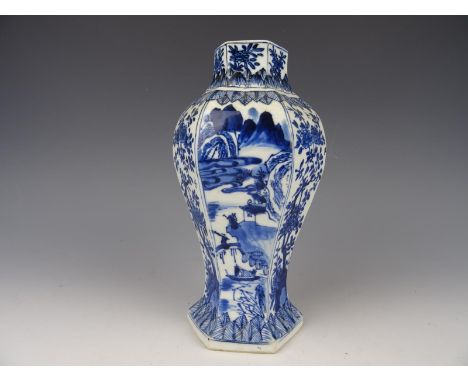 Chinese porcelain blue and white vase with landscape -18th century-Kangxi. Height: 23 cm. In good condition. No chips/hairlin