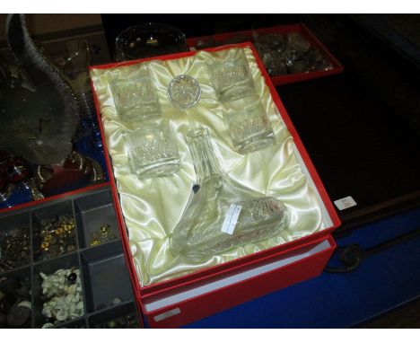 BOXED MAPPIN &amp; WEBB SHIPS DECANTER AND GLASSES SET, THE DECANTER APPROX 27CM 