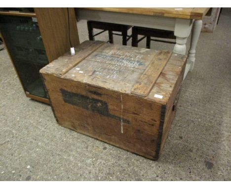 VINTAGE WOODEN TRAVELLING TRUNK OR PACKING CASE, WIDTH APPROX 81CM 