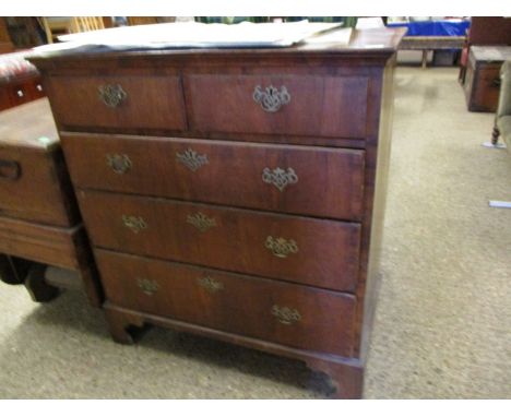 18TH CENTURY WALNUT CHEST, CROSS BANDED TOP OVER TWO SHORT AND THREE FULL WIDTH GRADUATED DRAWERS ON BRACKET FEET, 104.5CM WI