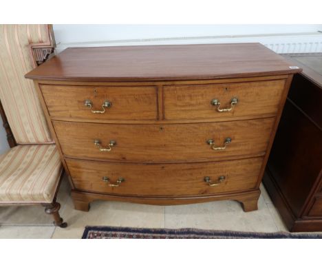 A circa 1900s mahogany bowfront chest of 2 over 2 graduated drawers on swept bracket feet, 107cm wide x 52cm deep x 83cm high