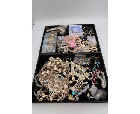 A collection of vintage costume jewellery