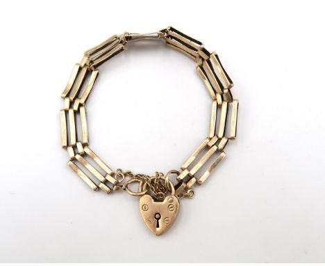 A 9ct gold gate-link bracelet, with heart shaped padlock clasp, 10.0g.