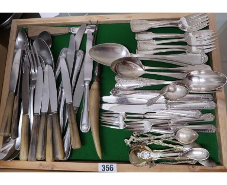 An 800 Continental silver spoon and fork 4.67toz, a teaspoon and salt spoon, both marked sterling 0.65toz, all except salt sp