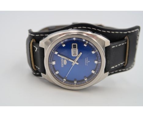 A gentleman's vintage Seiko automatic wristwatch, the signed blue dial with day date aperture at 3 o'clock, with stainless st