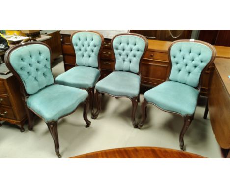 A set of 4 walnut dining chairs with spoon backs reupholstered in deeply buttoned light blue dralon, on cabriole legs and cas