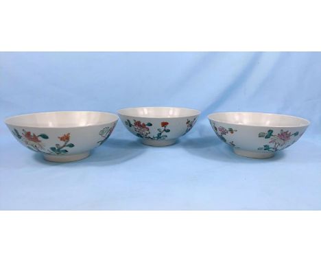 A set of 3 Chinese bowls, decorated with polychrome flowers and bearing seal mark to base, diameter 16.5cm.&nbsp;&nbsp;One bo