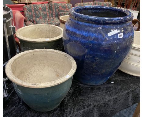 QTY OF CERAMIC POTS