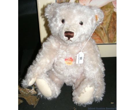 A modern Steiff bear with growler - 40cm