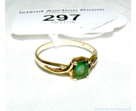 An 18ct gold emerald ring