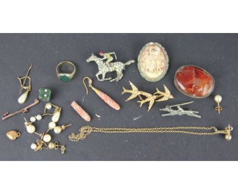 A collection of jewellery to include; paste set jockey brooches, a Victorian split seed pearl set swallow brooch, carved cora