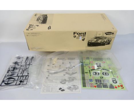 Kyosho - A boxed Kyosho 39571 1:9.3 scale Ford GT40 RC 'Nostalgic Car Series' BODY SET 4. The set contains clear body shell, 