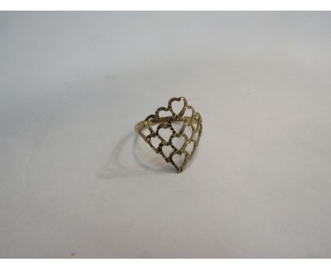 A 9ct gold ring with heart motifs 