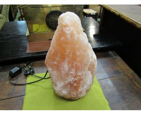 A large Himalayan salt lamp, 31cm high 