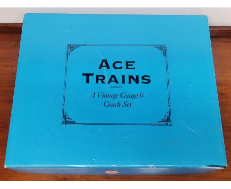 An Ace trains vintage 'O' gauge coach set Southern Region.