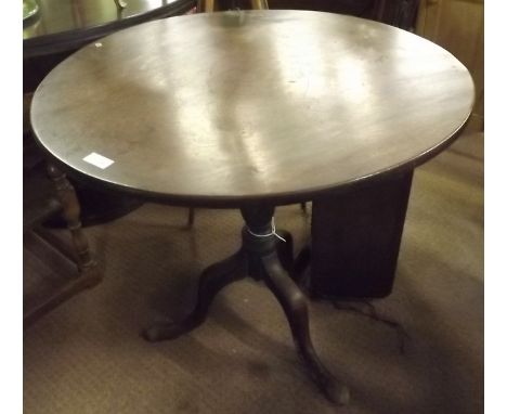 Georgian mahogany wine table on turned column with three out swept pad feet. 